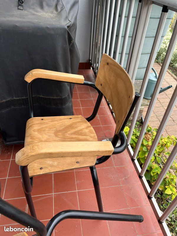 Chaises d’ecole (image 1)