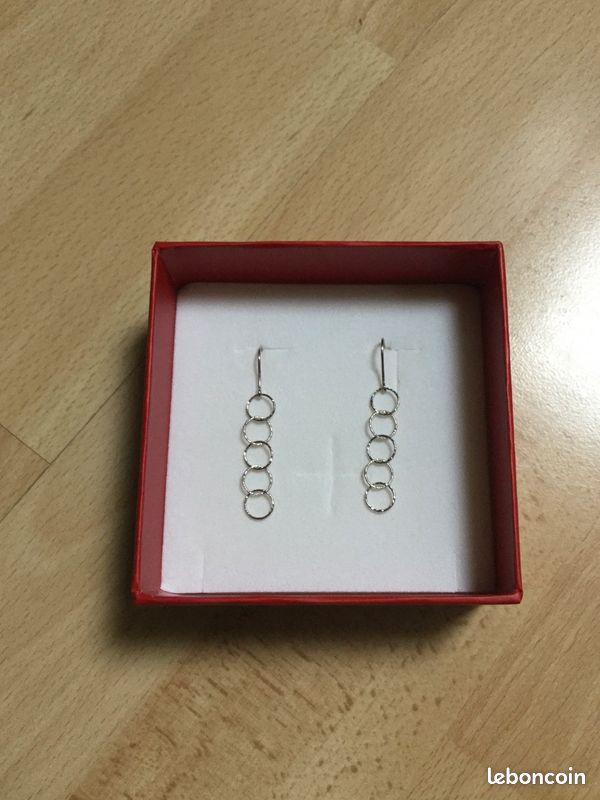 Boucles d’oreilles (image 1)