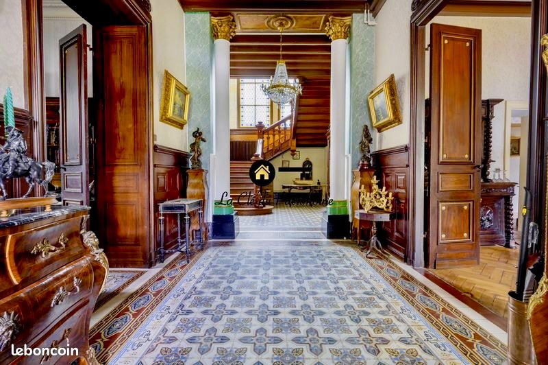 Maison 11 pièces 559 m² · à Ambarès-Et-Lagrave · 559 m² · 1 995 000 €