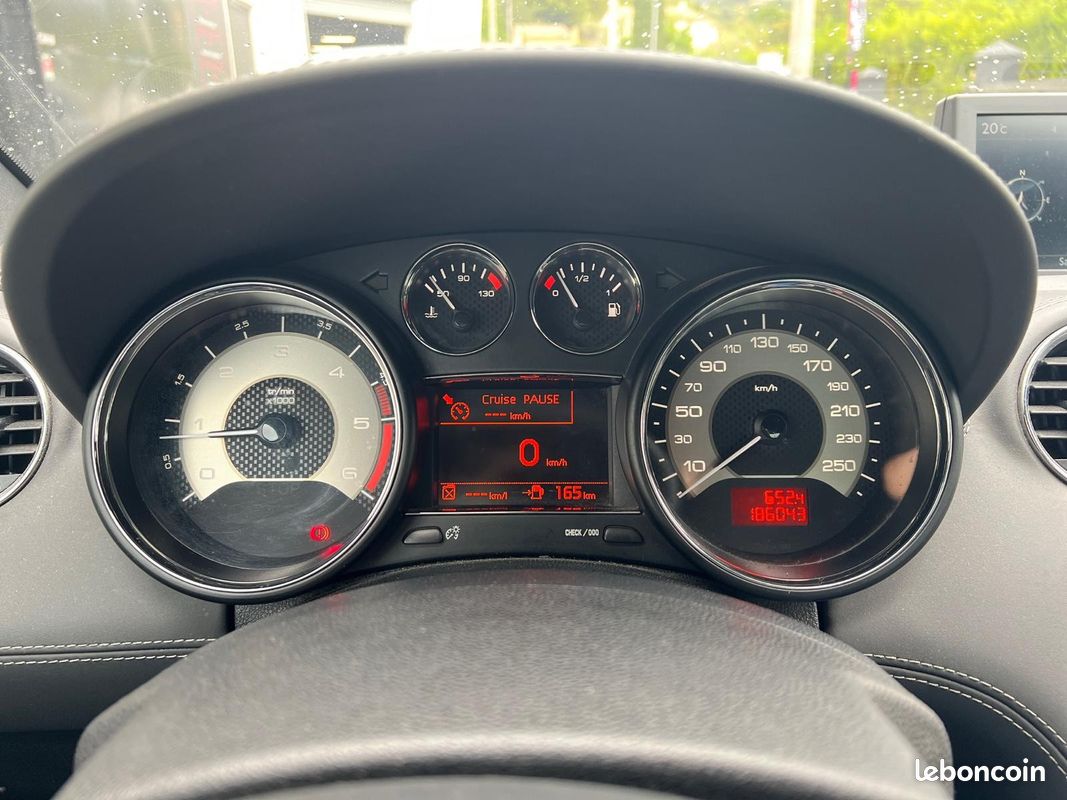 PEUGEOT RCZ 2.0 HDi FAP 160ch Magnetic Garantie 12 mois (image 14)