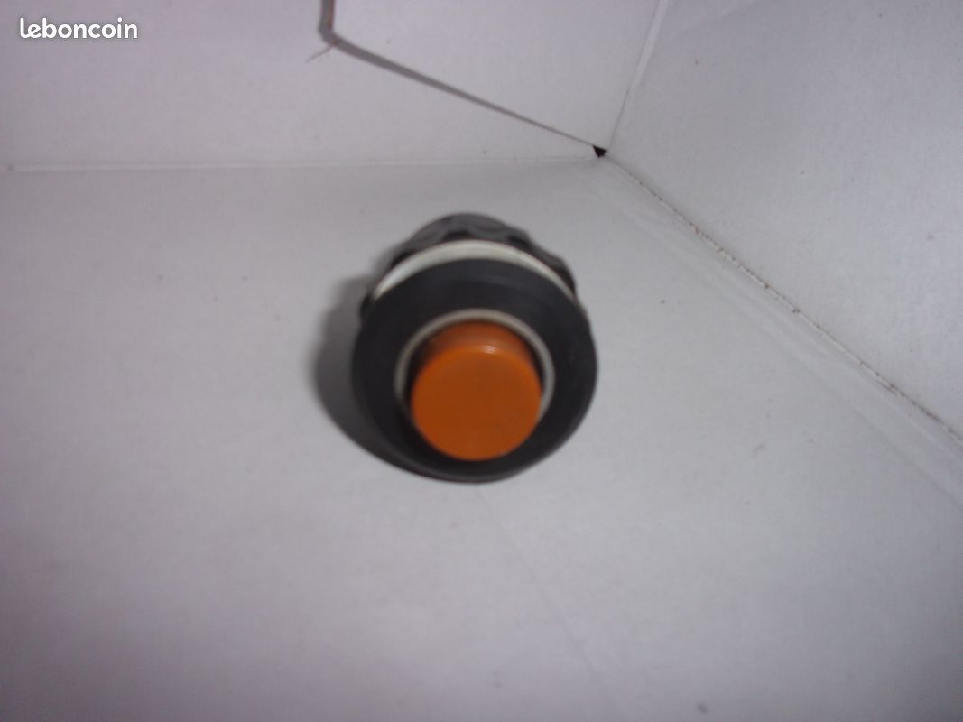 Interrupteur d antibrouillard BMW E3/E9 /E10 NK etc... (image 1)
