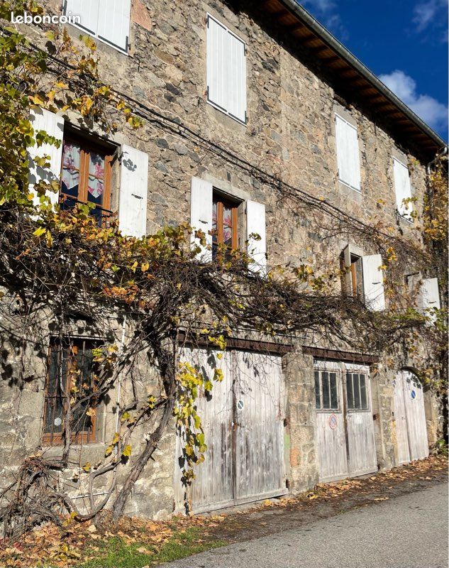 Maison 6 pièces 200 m² · à Le Cheylard · 200 m² · 180 000 €