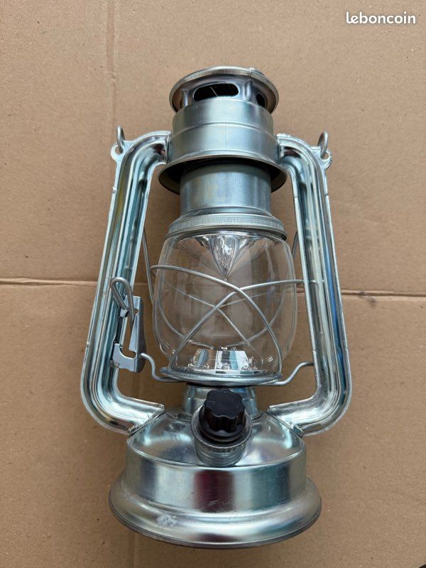 Lanterne tempête style rétro - Gris Inox - LED à piles (image 3)