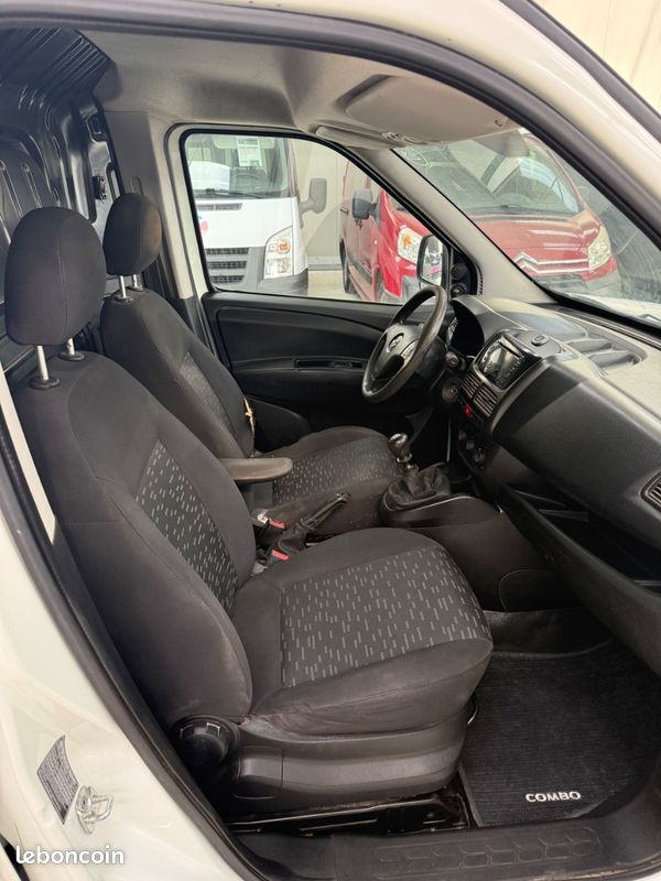 Opel Combo 1.6cdti 90 2eme main vehicule propre (image 8)