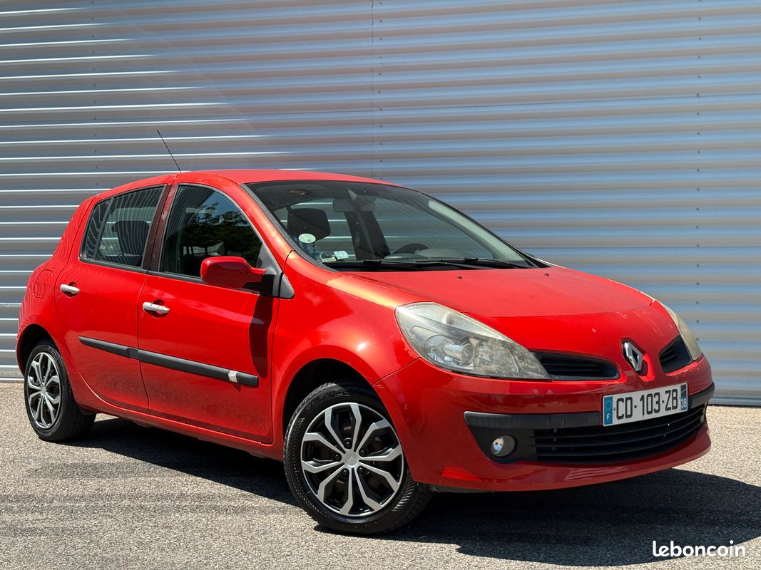 Renault clio iii 1.6i kit embrayage neuf/kit distribution neuf /revision complete neuf / disque plaquette avant neuf /triangle avant neuf (image 2)