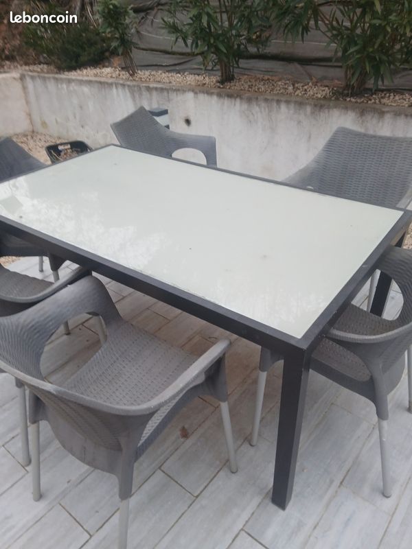Vend table exterieur (image 1)