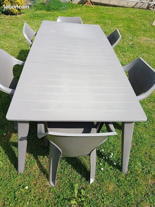 Table de jardin et ses chaises (image 2)