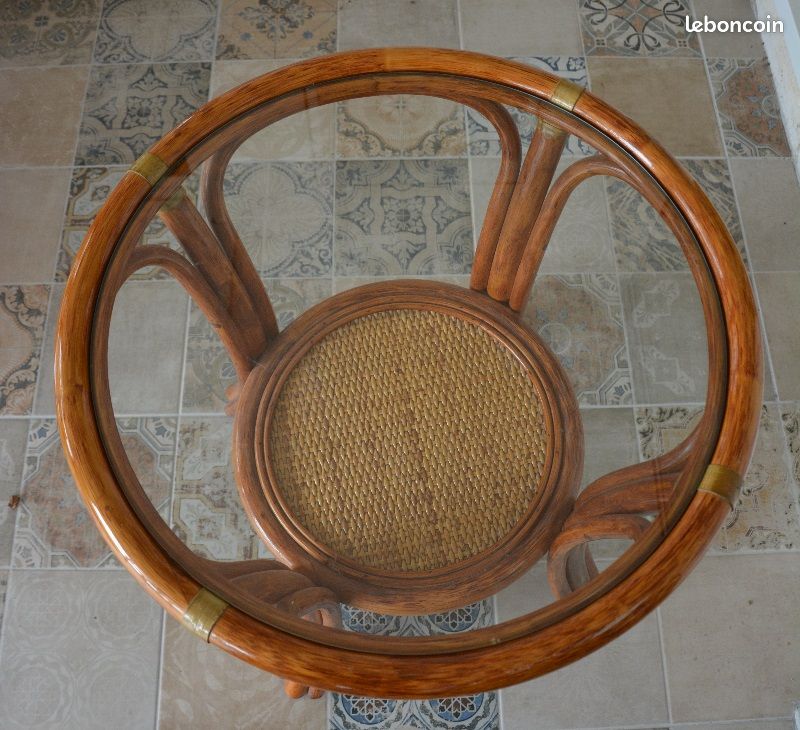 Petite table de salon onde en rotin. Plateau en verre (image 2)
