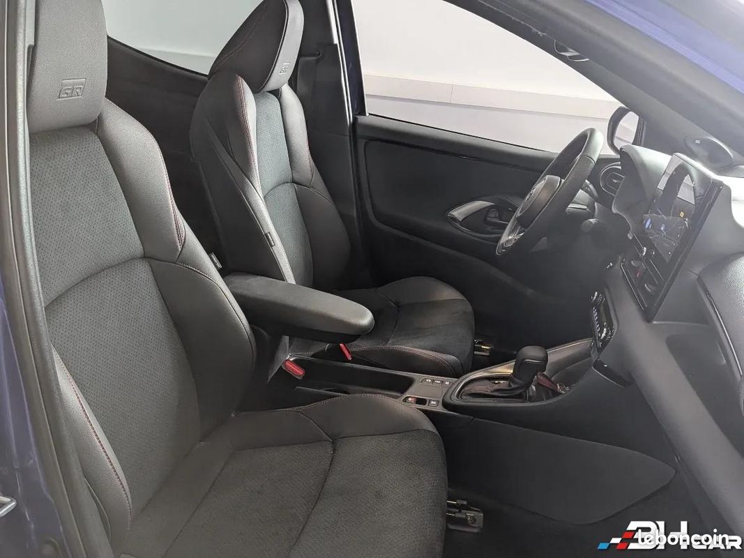 Toyota Yaris 1.5 130H 90 HYBRID FULL-HYBRID 0.8KWH GR-SPORT BVA (image 21)