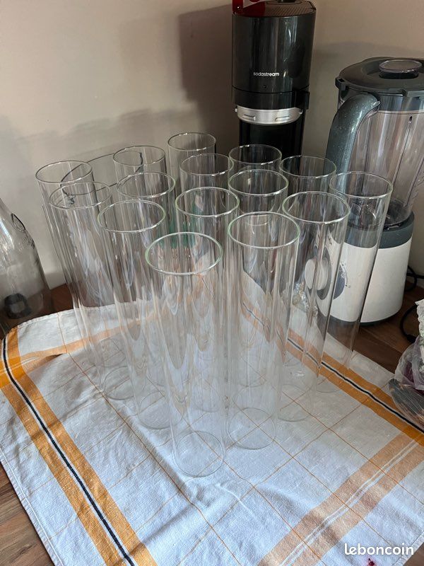 Bougeoirs cylindriques avec pieds (image 2)
