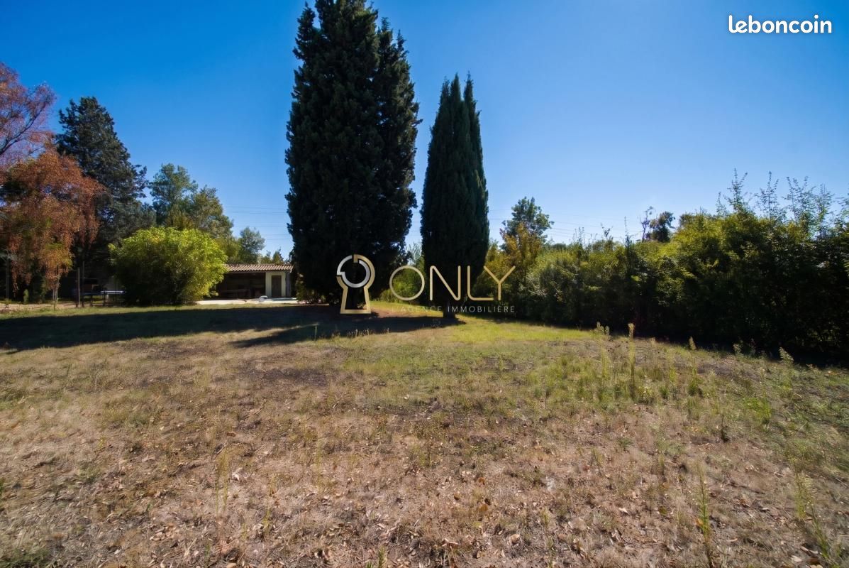 Terrain 1 041 m² Fareins · 215 000 €