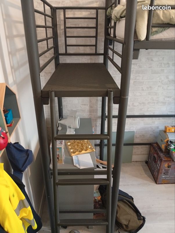 Lit mezzanine (image 3)