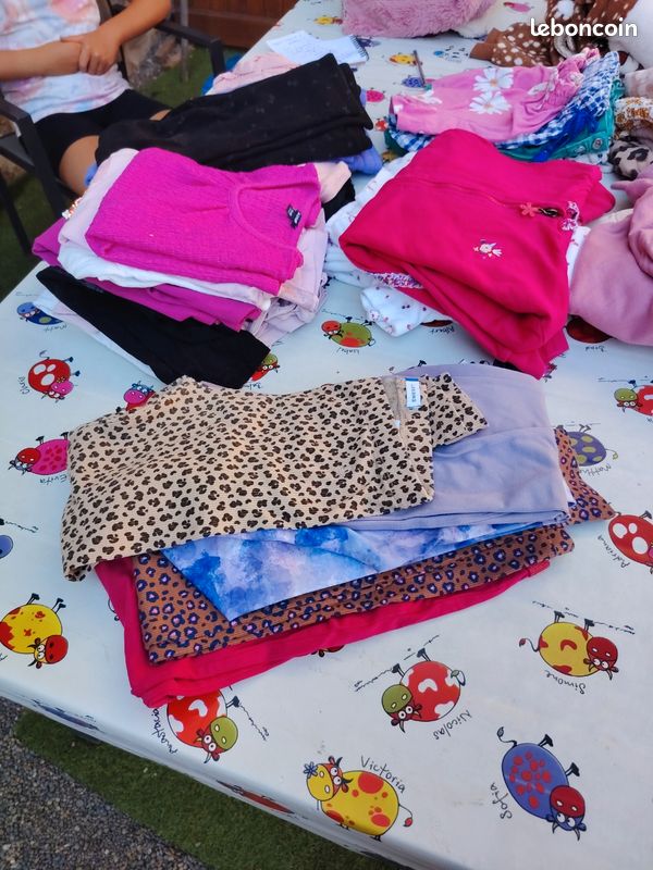 Lot vêtements dites fille taille 10 ans (image 1)