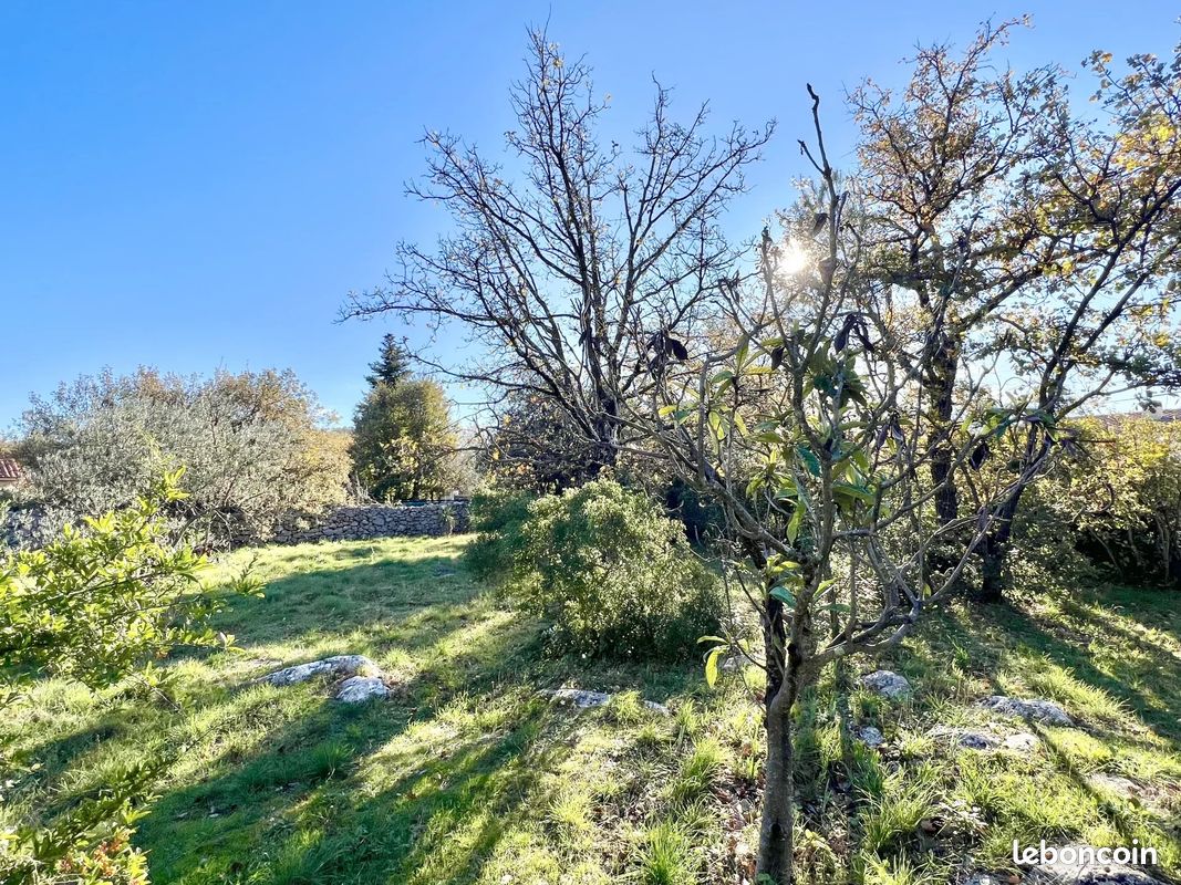 Terrain 857 m² · à Garéoult · 857 m² · 145 000 €