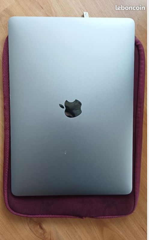MacBook pro 2016 (image 1)