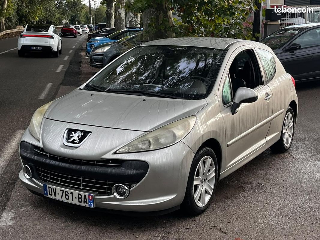 PEUGEOT 207 1.6i 16V - 120 - BVA Sport Pack (image 2)