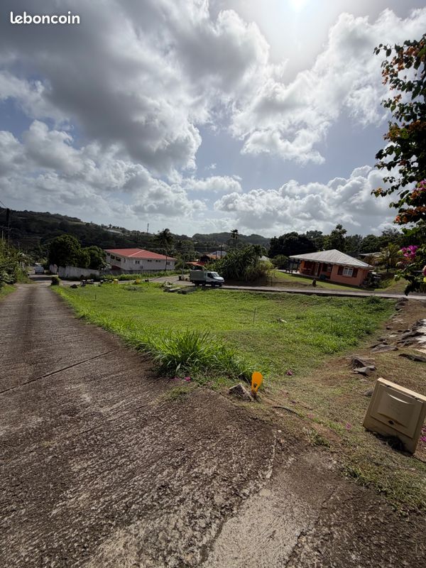Terrain 835 m² Ducos · 160 000 €
