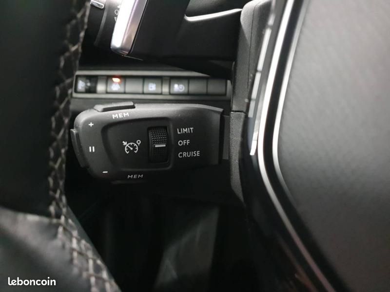 Peugeot 3008 HYBRID 225ch Allure Pack e-EAT8 (image 22)