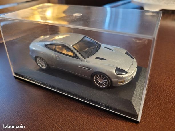 Véhicules miniatures MINICHAMPS Aston Martin