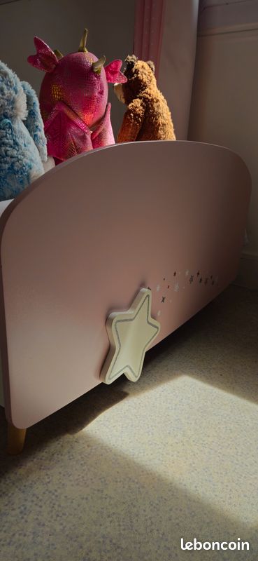 Chambre fille lit + table de chevet + armoire (image 4)