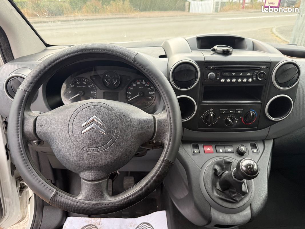 Citroën Berlingo 1.6hdi 90 3 places excellent etat (image 9)