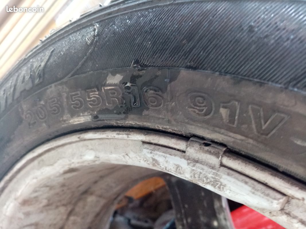 Tjs dispo au 26 Juillet 2026 : Lot de 2 roues - 205/55/R16 R16 - Pneu :91V - Jantes aluminium 5 trous - Envoi en Mondial Relay possible (image 1)