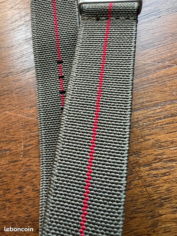 Bracelet Montre NATO Militaire Vert Avec Liseré Rouge - Largeur 20mm - Neuf