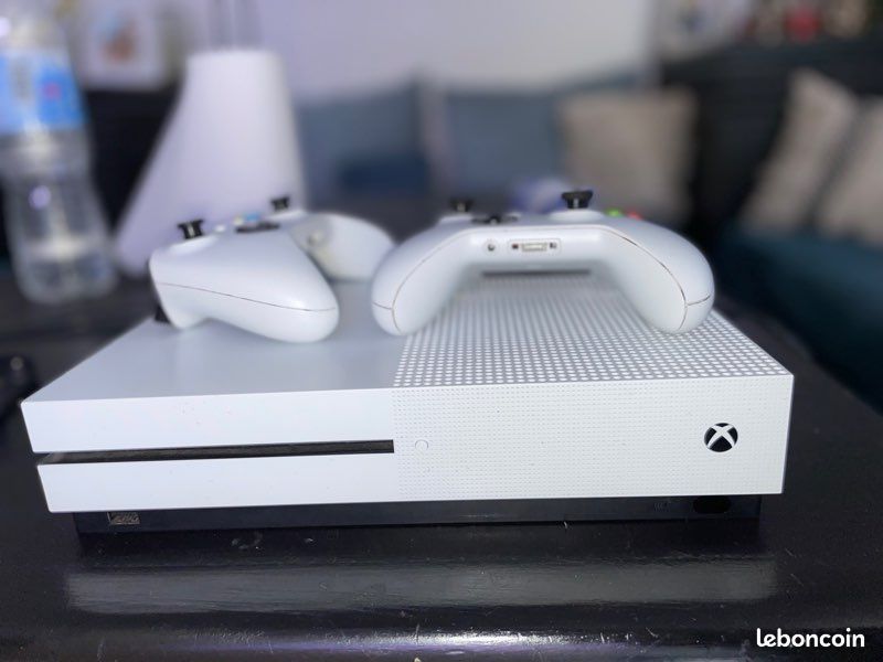 Xbox one s + 2 manette + leurs chargeurs + 10 jeux (image 1)