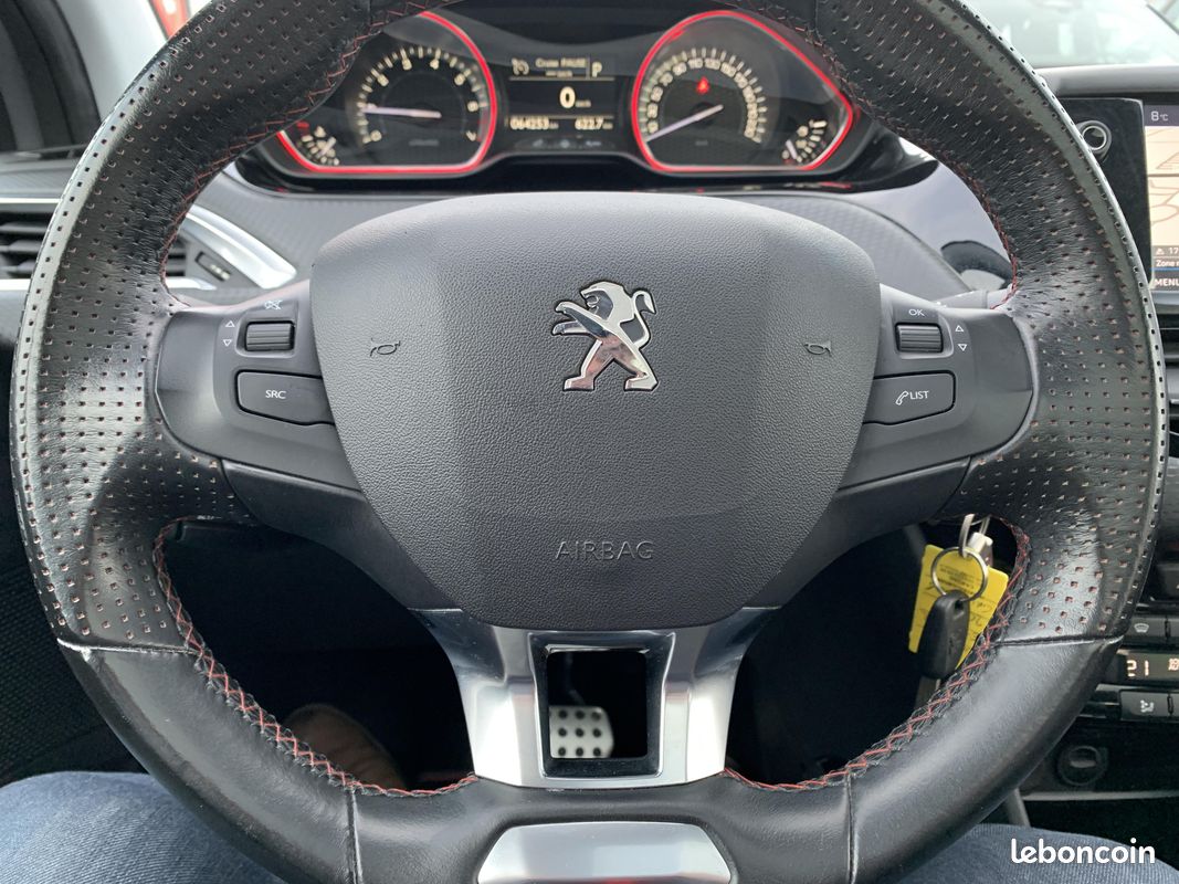 PEUGEOT 2008 1.2 PureTech 110ch S&S EAT6 GT Line (image 9)