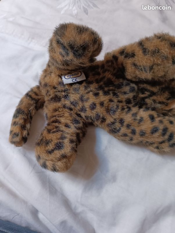 Peluche doudou léopard (image 2)