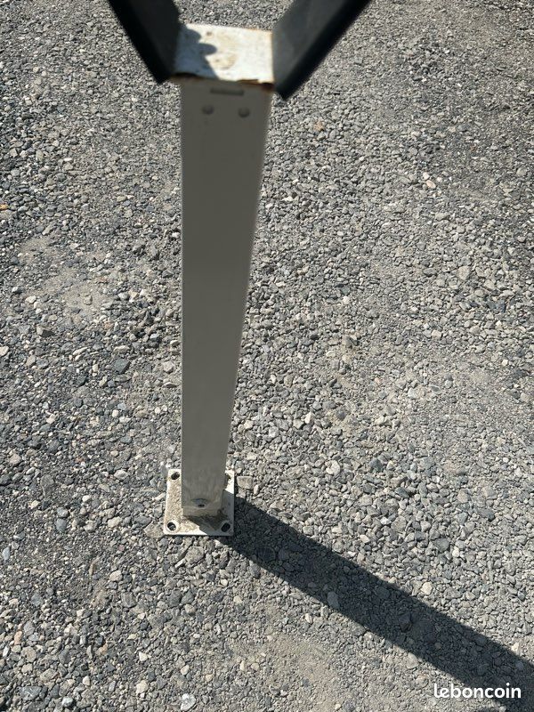 Poteau de support pour barrière levante - Bon état (image 3)