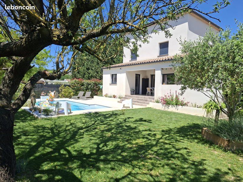 Maison 6 pièces 138 m² · à Sauveterre · 138 m² · 520 000 €