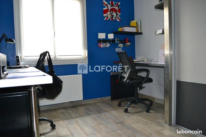 https://img.leboncoin.fr/api/v1/lbcpb1/images/fe/fe/d8/fefed83f544041818066353d08e293c2fc452941.jpg?rule=ad-image