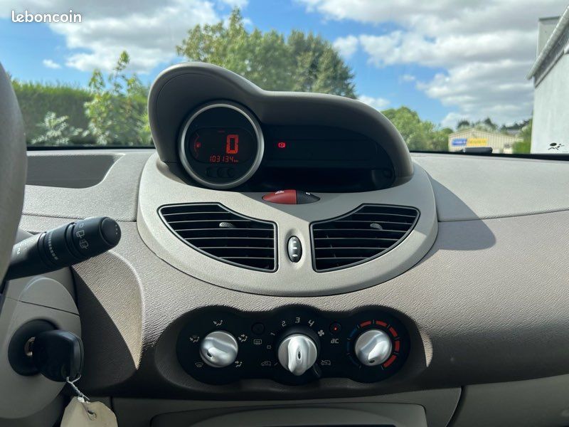 Renault TWINGO II 1.2 16V 75CH,Trend (Berline), GRIS, 4cv, 3 portes (image 6)