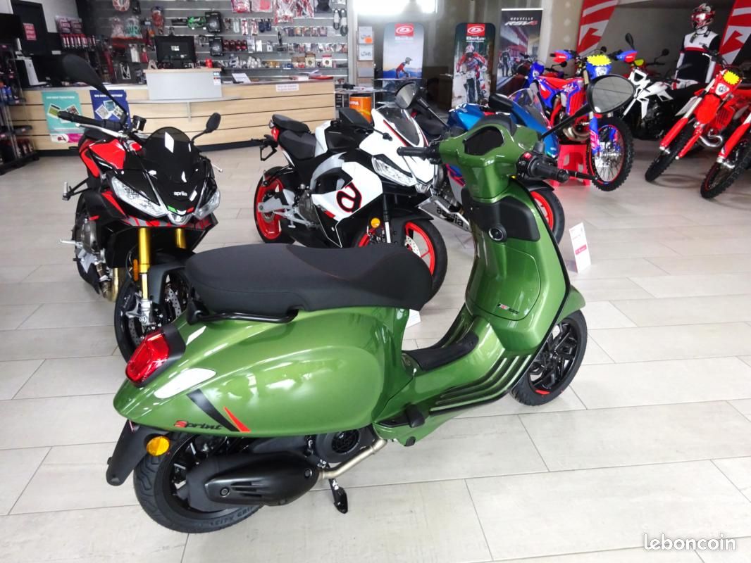 Vespa 125 SPRINT S VERT / 600 Euros D'ACCESSOIRES D'ORIG (image 3)