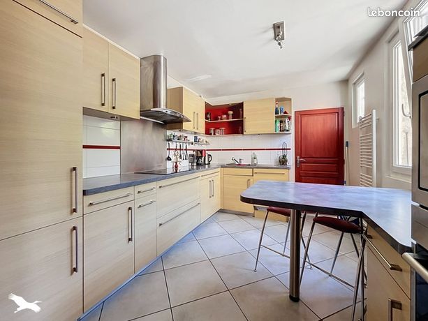 Maison 7 pièces 240 m² — 3
