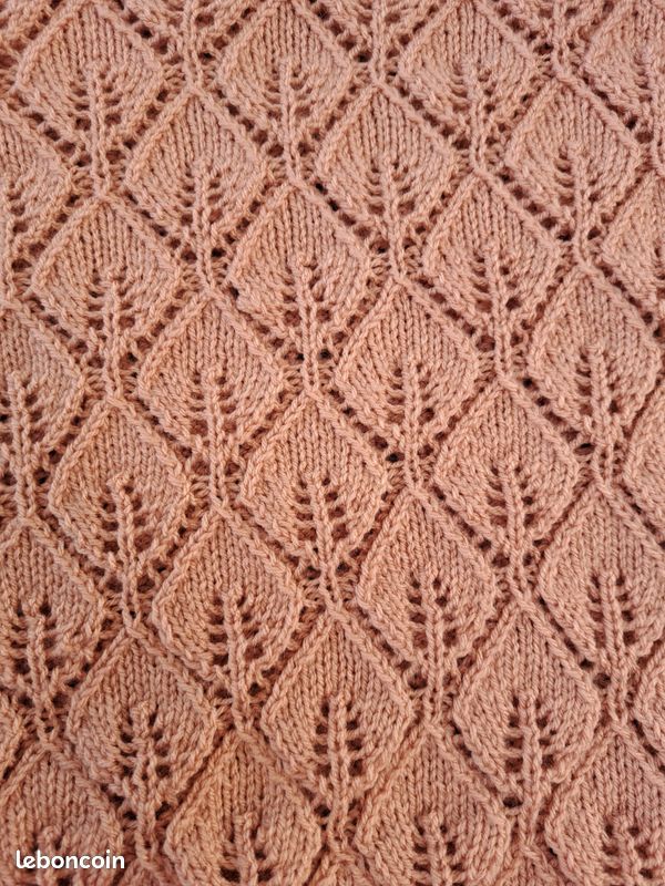 Châle triangle tricoté à la main modèle feuille1 (image 5)