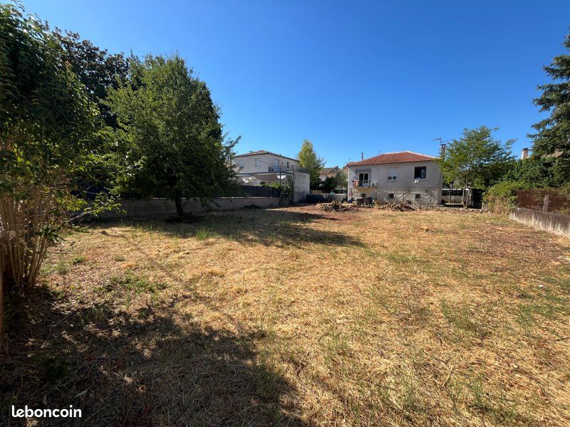 Terrain constructible · à Alès · 95 000 €
