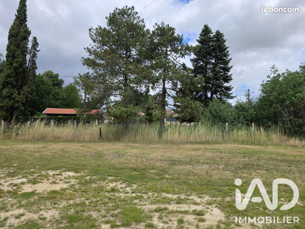 Terrain 690 m² · à Soussans · 690 m² · 101 500 €