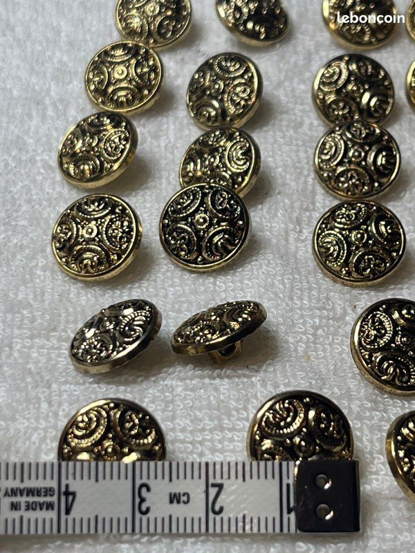 Lot De 4 Boutons Noirs à Motifs Dorés - 1 X 1,3 Cm Et 3 X 1 Cm - Neuf Pour Couture Et Artisanat