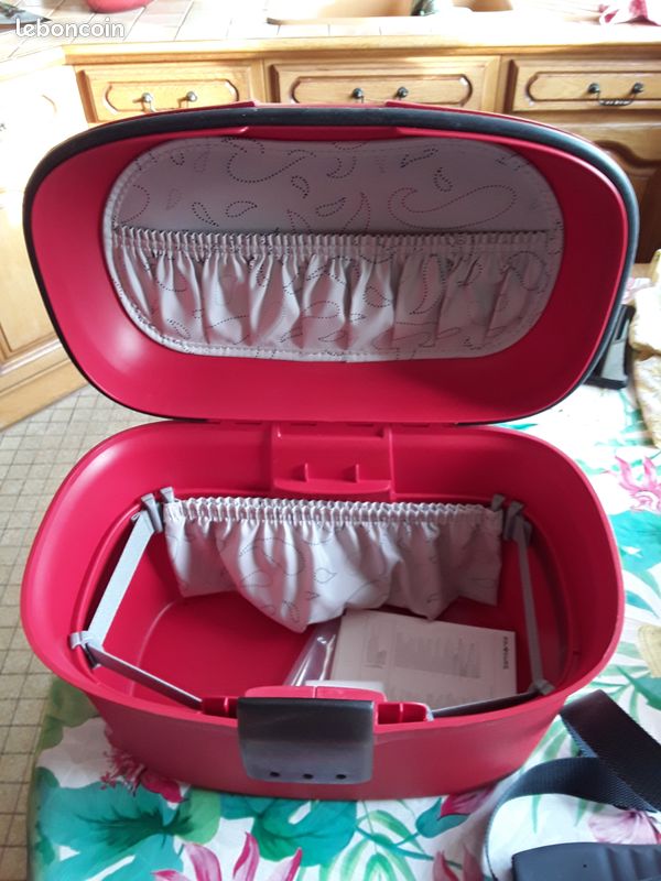 Vends VANITY "SAMSONITE rouge (image 2)