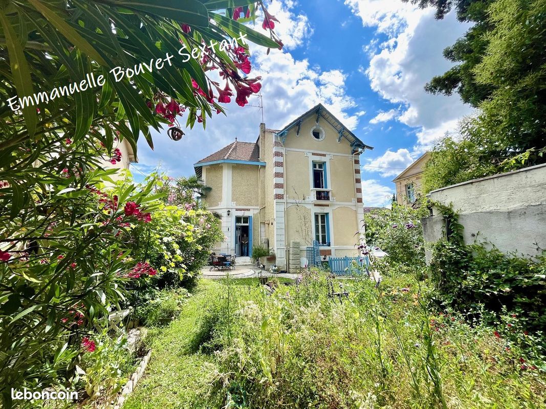 Maison 9 pièces 180 m² · à Bergerac · 180 m² · 295 000 €