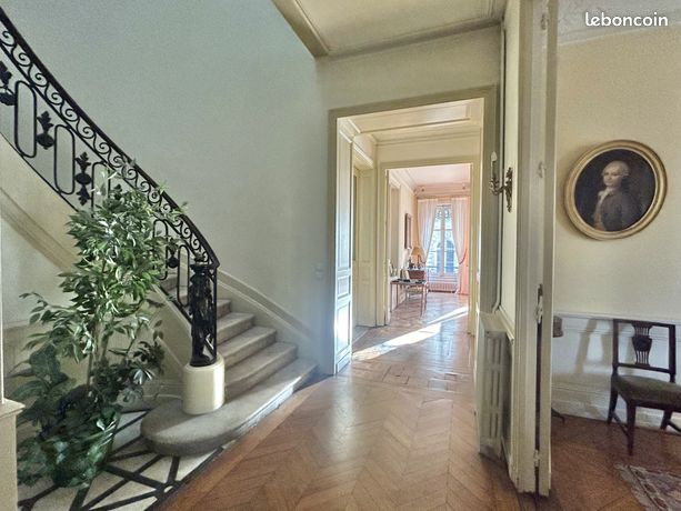 Appartement 10 pièces 356 m²