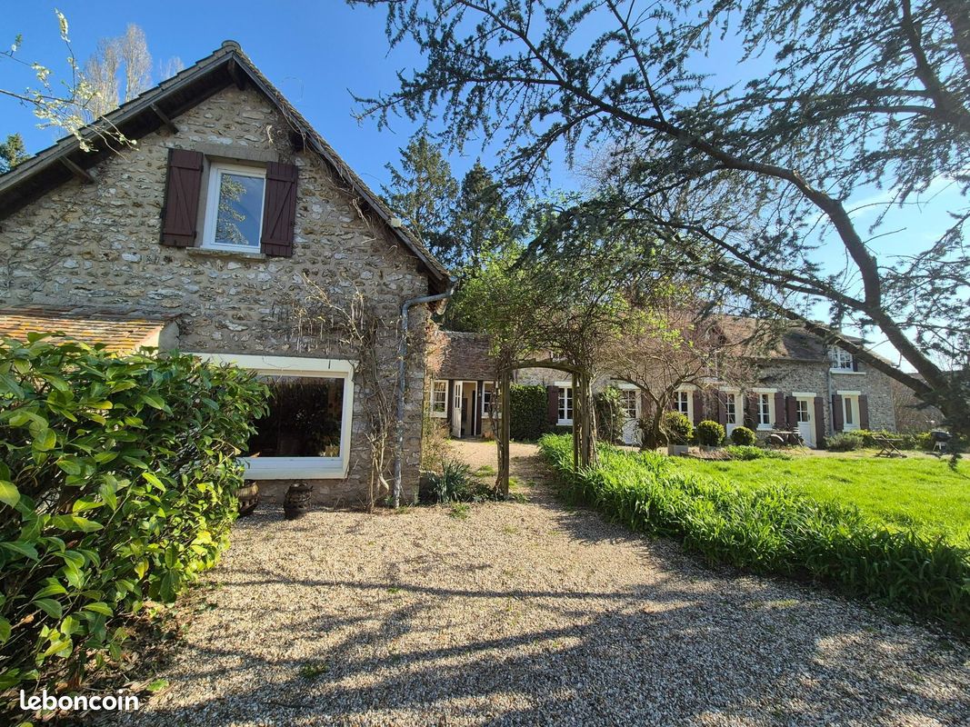 Maison 8 pièces 206 m² · à La Villeneuve-en-Chevrie · 206 m² · 459 000 €