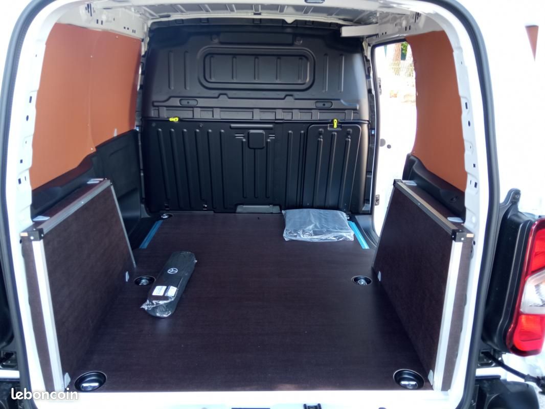 Toyota Proace City FOURGON MEDIUM 1.5L 130 D-4D BVA START+PACK CONFORT+3 PLACES MODUWORK+CARPLAY+... (image 7)