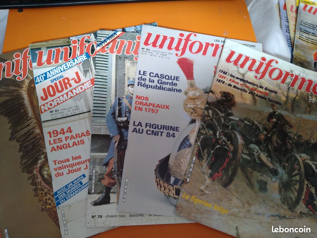 Uniformes magazine (image 1)