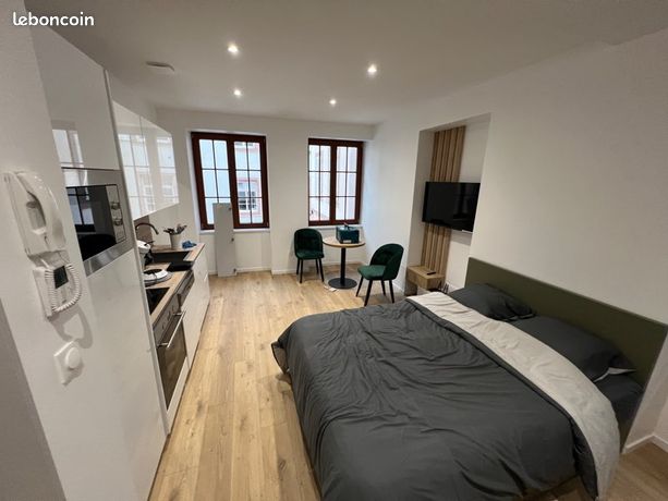 Magnifique Studio refait à neuf, entièrement meublé et equipé