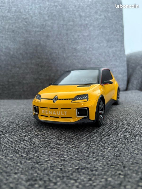 Modèle Réduit Renault 5 E-tech Prototype 2021 Jaune - Échelle 1:18 - OttOmobile OT406
