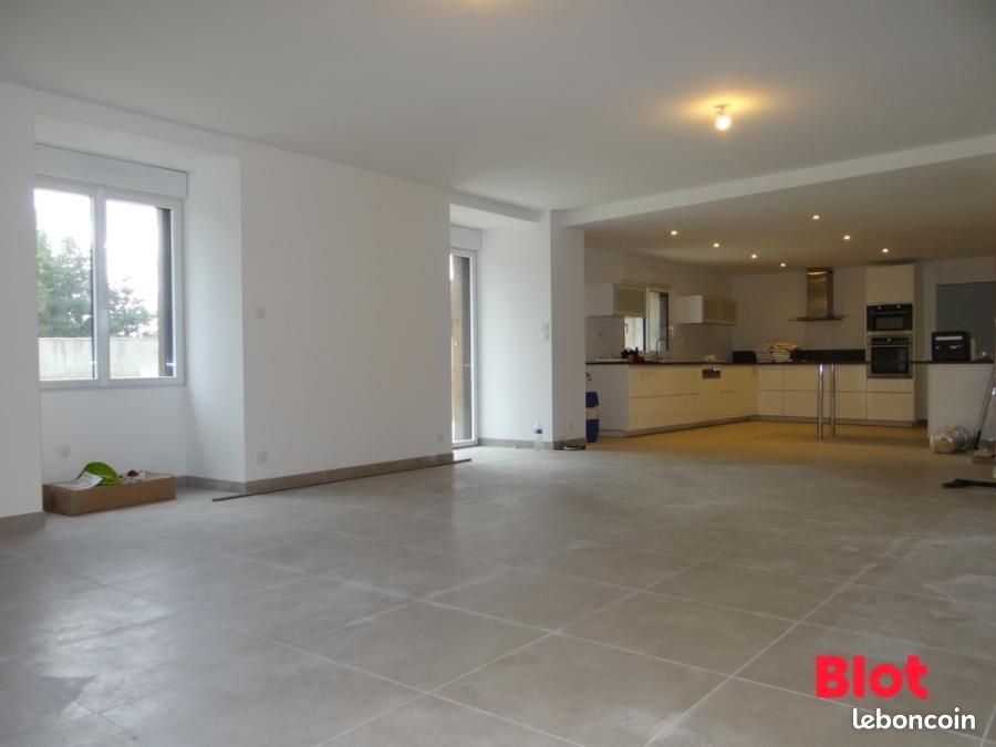 Maison 7 pièces 230 m² · à Pacé · 230 m² · 1 500 €/mois