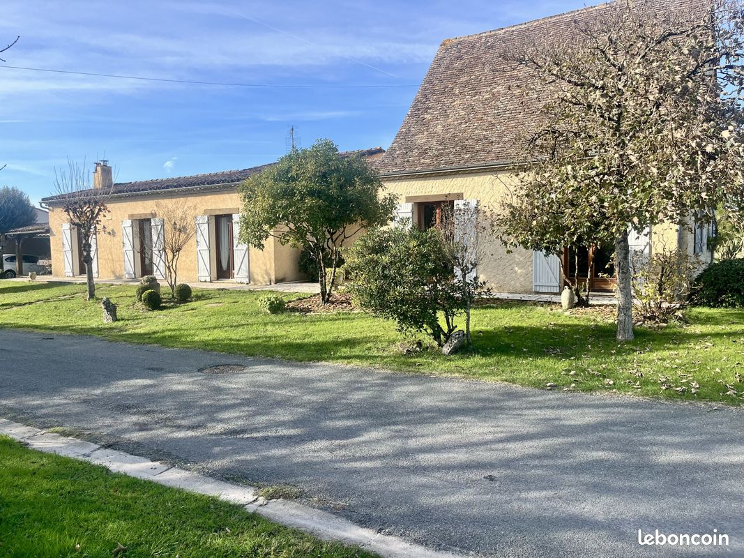 Maison 5 pièces 196 m² · à Cunèges · 196 m² · 330 000 €